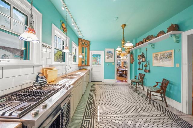 2830 BAY SHORE CIRCLE, Sarasota, FL 34234