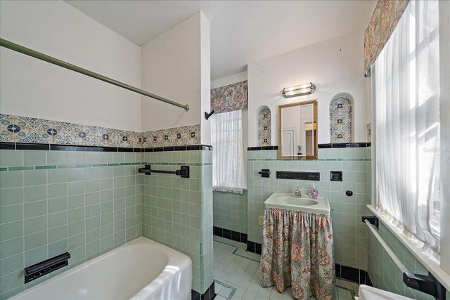 2830 BAY SHORE CIRCLE, Sarasota, FL 34234