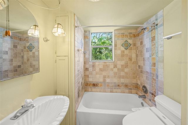 2830 BAY SHORE CIRCLE, Sarasota, FL 34234