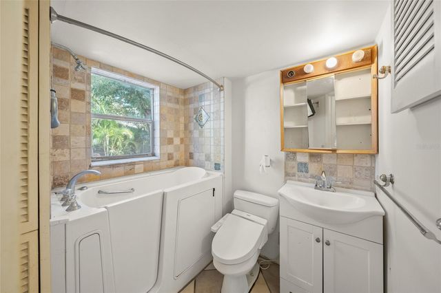 2830 BAY SHORE CIRCLE, Sarasota, FL 34234