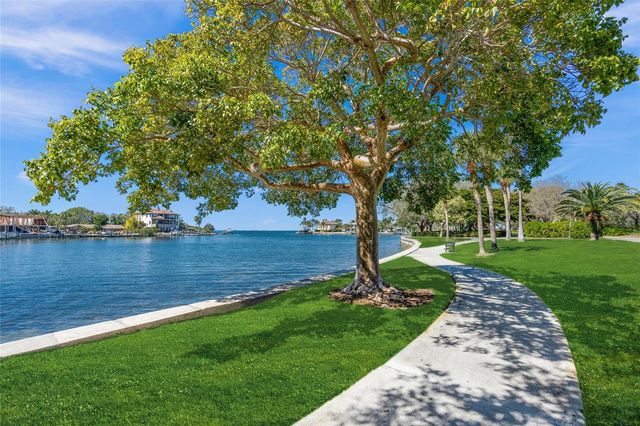 2830 BAY SHORE CIRCLE, Sarasota, FL 34234