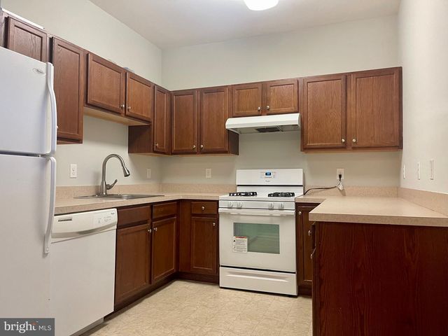 632 TIMBERLAKE DR, Ewing, NJ 08618