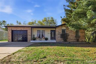 1262 Kings Trail Lane, Fenton, MO 63026
