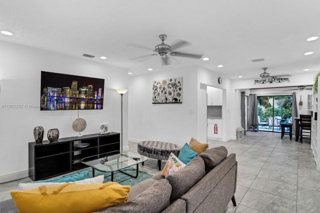 1165 SW 4th Ter, Pompano Beach, FL 33060