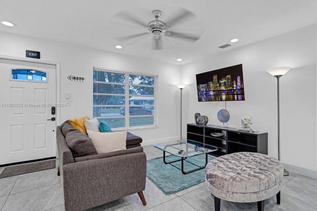 1165 SW 4th Ter, Pompano Beach, FL 33060