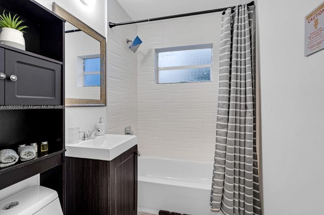 1165 SW 4th Ter, Pompano Beach, FL 33060