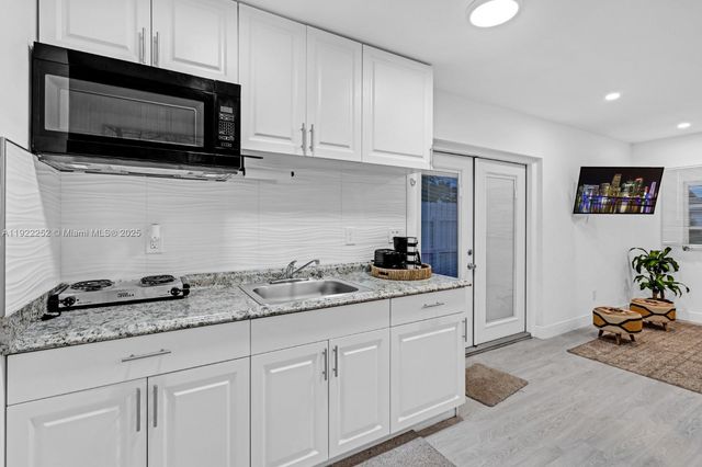 1165 SW 4th Ter, Pompano Beach, FL 33060