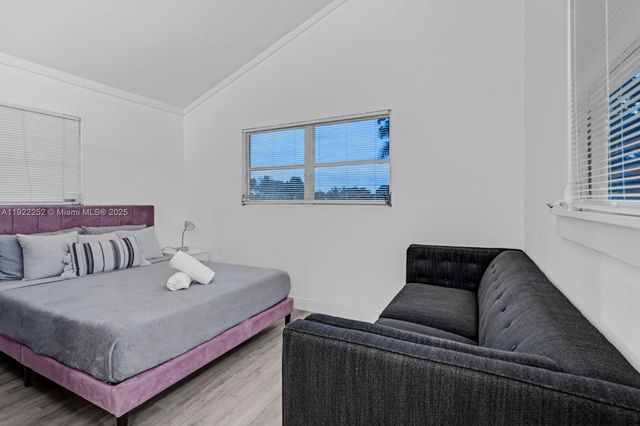 1165 SW 4th Ter, Pompano Beach, FL 33060