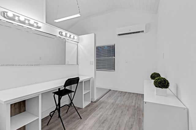 1165 SW 4th Ter, Pompano Beach, FL 33060