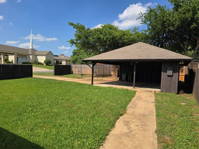 7451 N College Circle, North Richland Hills, TX 76180