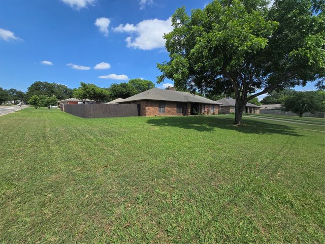 7451 N College Circle, North Richland Hills, TX 76180