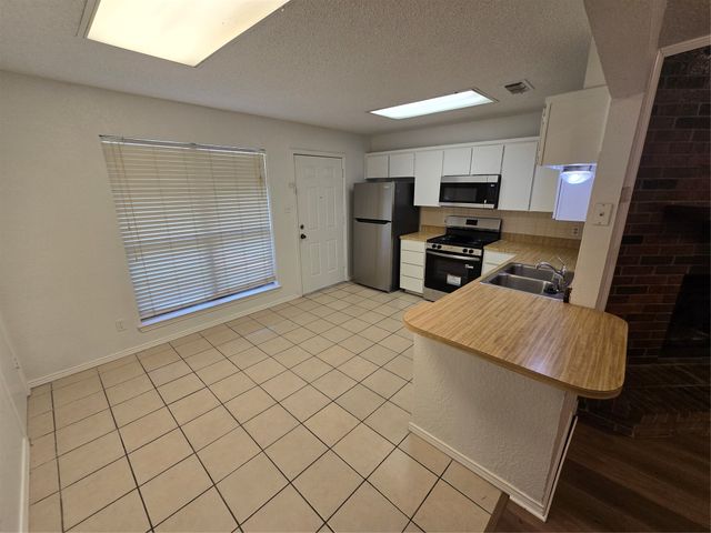 7451 N College Circle, North Richland Hills, TX 76180