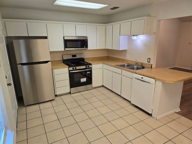 7451 N College Circle, North Richland Hills, TX 76180