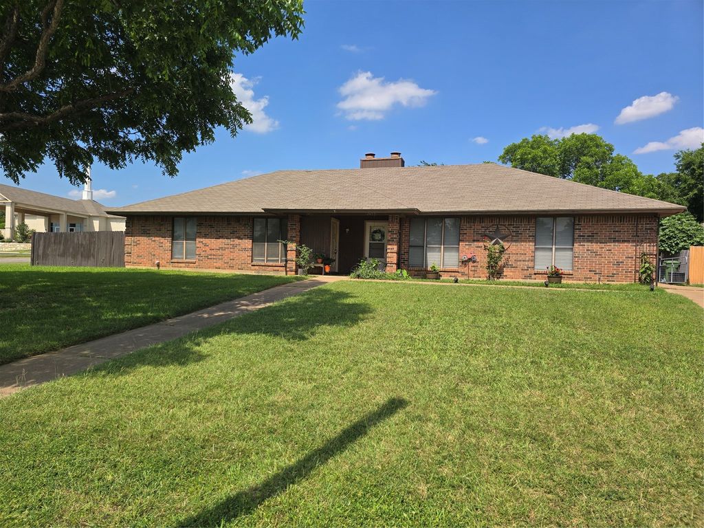 7451 N College Circle, North Richland Hills, TX 76180