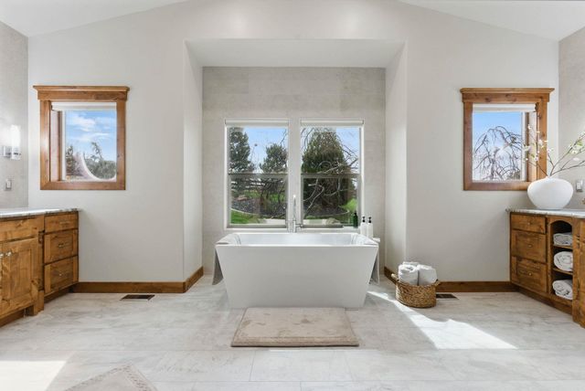 365 N Legacy Ridge Dr, Liberty Lake, WA 99019