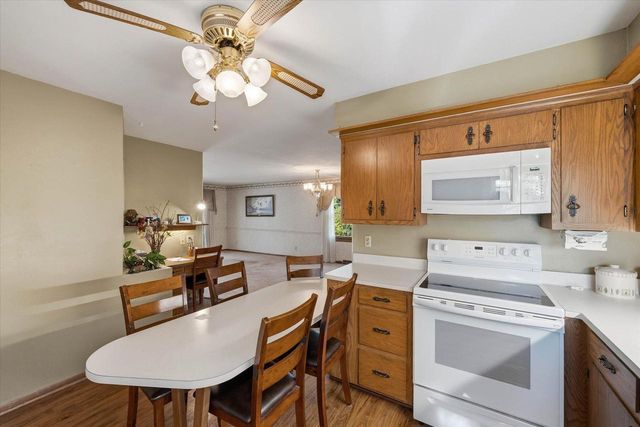 10780 Crestview DRIVE, Cedarburg, WI 53012