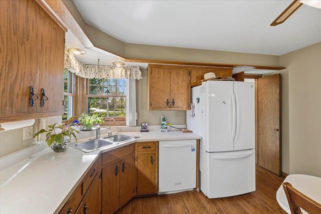 10780 Crestview DRIVE, Cedarburg, WI 53012