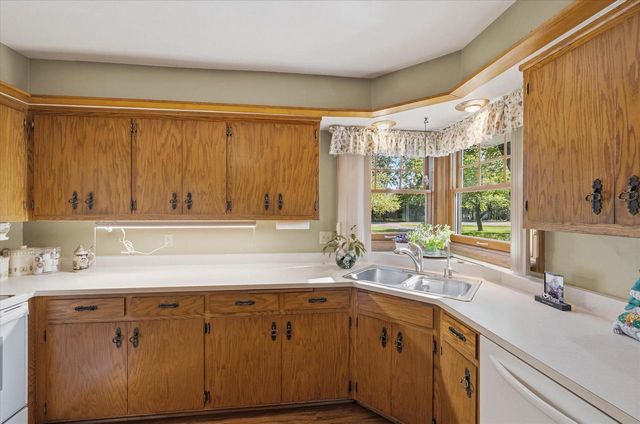 10780 Crestview DRIVE, Cedarburg, WI 53012