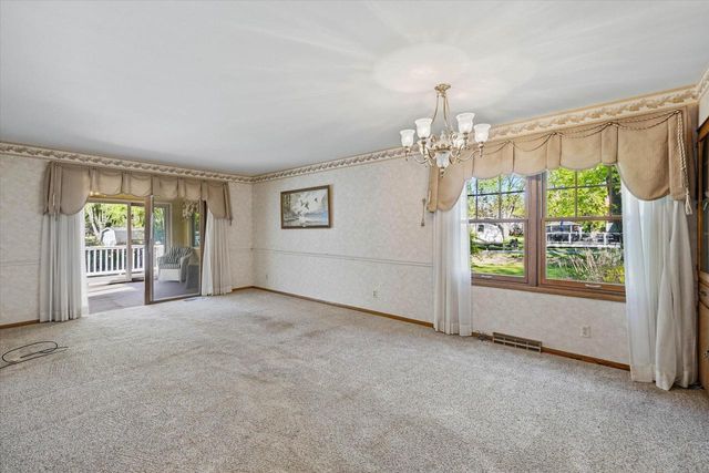 10780 Crestview DRIVE, Cedarburg, WI 53012