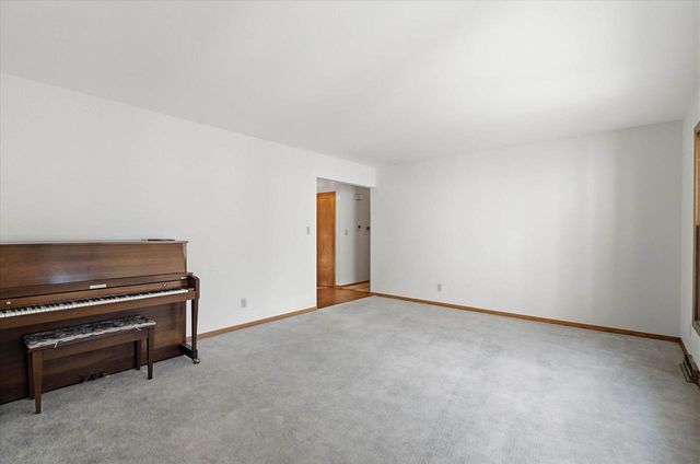 10780 Crestview DRIVE, Cedarburg, WI 53012