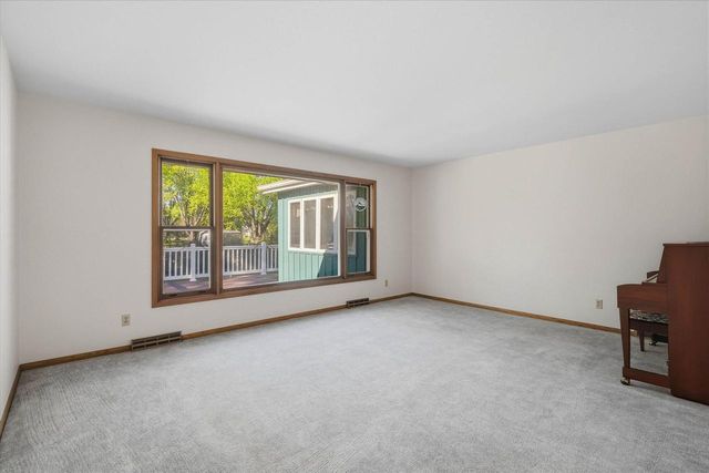 10780 Crestview DRIVE, Cedarburg, WI 53012
