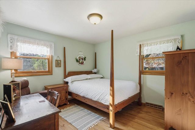 10780 Crestview DRIVE, Cedarburg, WI 53012