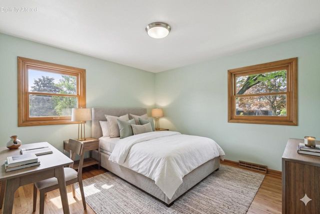 10780 Crestview DRIVE, Cedarburg, WI 53012