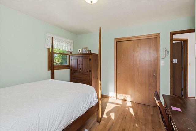 10780 Crestview DRIVE, Cedarburg, WI 53012