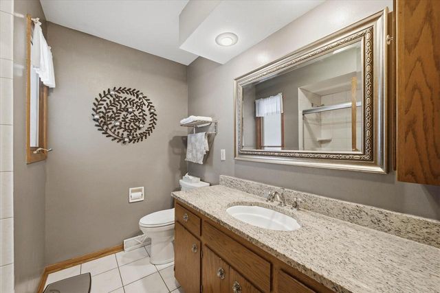 10780 Crestview DRIVE, Cedarburg, WI 53012
