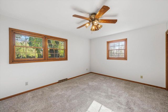 10780 Crestview DRIVE, Cedarburg, WI 53012