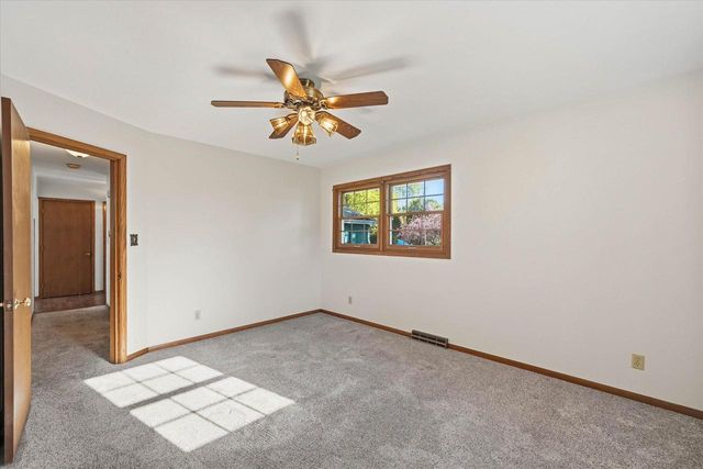 10780 Crestview DRIVE, Cedarburg, WI 53012