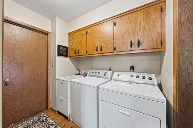 10780 Crestview DRIVE, Cedarburg, WI 53012