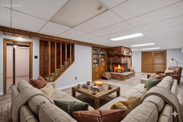 10780 Crestview DRIVE, Cedarburg, WI 53012