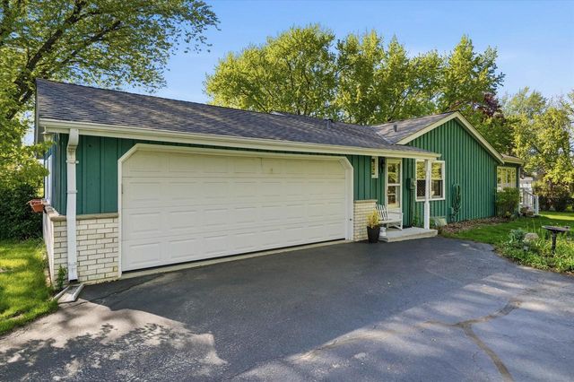 10780 Crestview DRIVE, Cedarburg, WI 53012