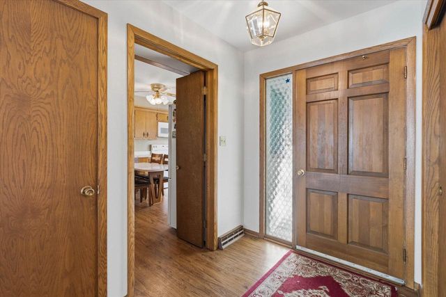 10780 Crestview DRIVE, Cedarburg, WI 53012