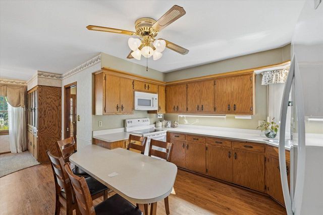 10780 Crestview DRIVE, Cedarburg, WI 53012