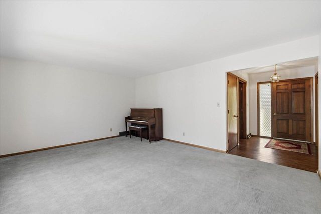 10780 Crestview DRIVE, Cedarburg, WI 53012