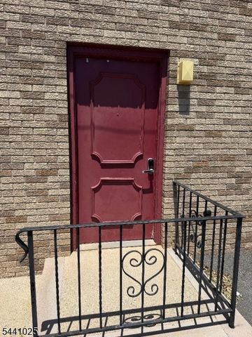 44 Burgh Ave, Clifton City, NJ 07011