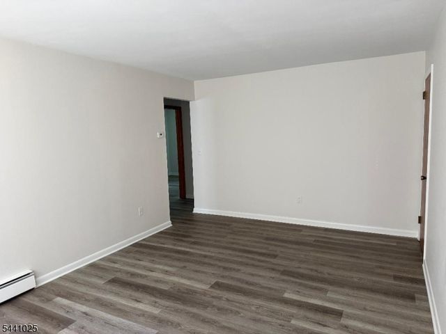 44 Burgh Ave, Clifton City, NJ 07011