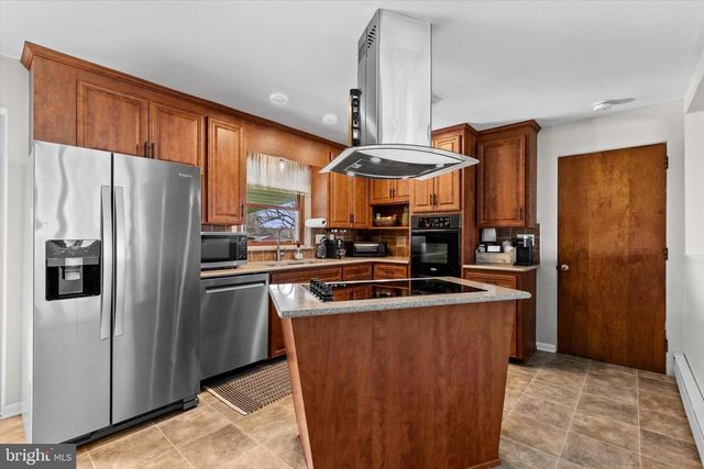 239 MILL RD, Mount Joy, PA 17552