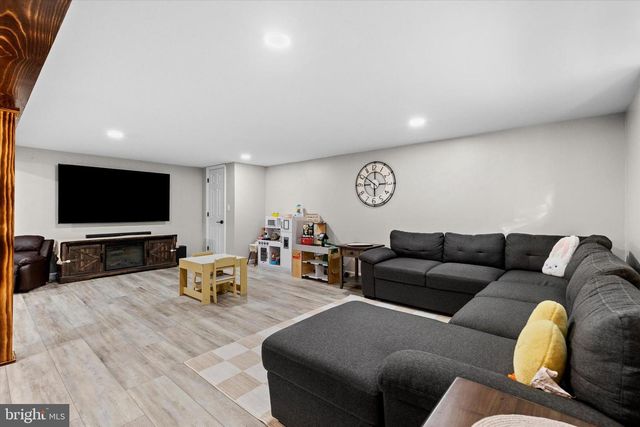 239 MILL RD, Mount Joy, PA 17552