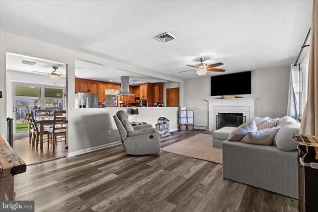 239 MILL RD, Mount Joy, PA 17552