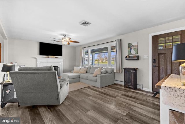 239 MILL RD, Mount Joy, PA 17552