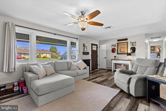 239 MILL RD, Mount Joy, PA 17552