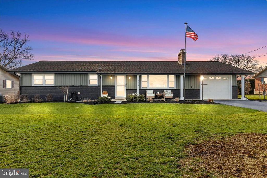 239 MILL RD, Mount Joy, PA 17552