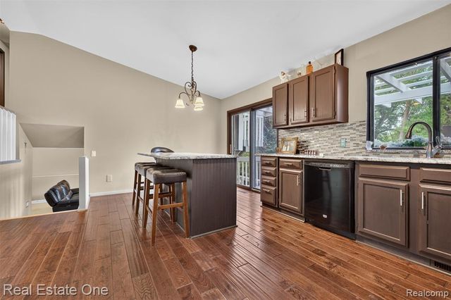 217 Davis Lake Drive, Oxford, MI 48371