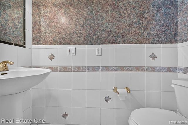 217 Davis Lake Drive, Oxford, MI 48371