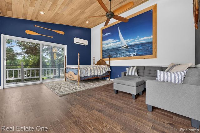 217 Davis Lake Drive, Oxford, MI 48371