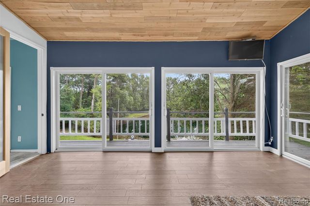 217 Davis Lake Drive, Oxford, MI 48371