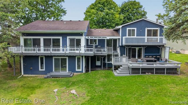 217 Davis Lake Drive, Oxford, MI 48371